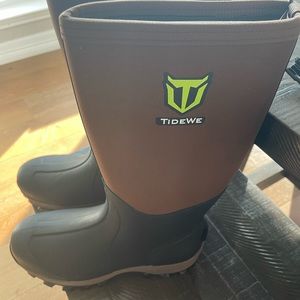 Tidewe neoprene boots.  New in box. Size 11 mens.